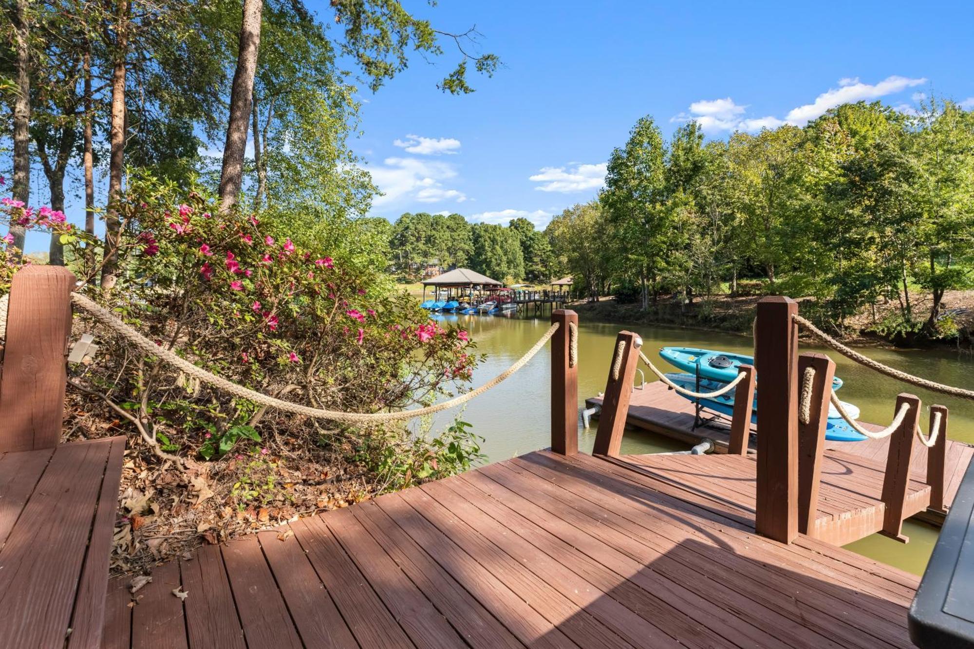 Lakeside Landing By Avantstay Private Dock Mooresville Exterior photo